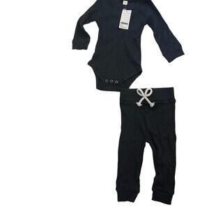 1 piece shirt w/ pants in black 0-3 months by Eghunooy 2 piece set new w/tags